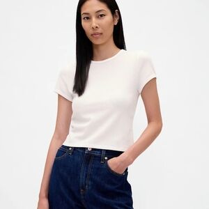 GAP White Short Sleeve Tee